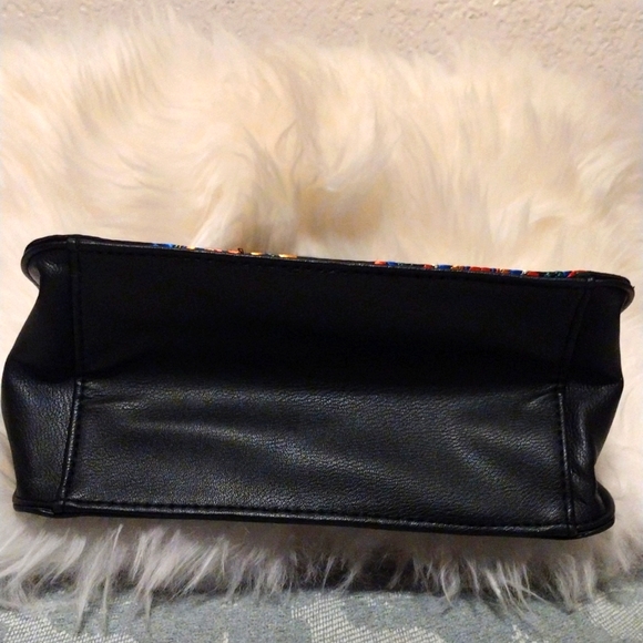 Christian Siriano Embroidered Floral Purse - Picture 9 of 9